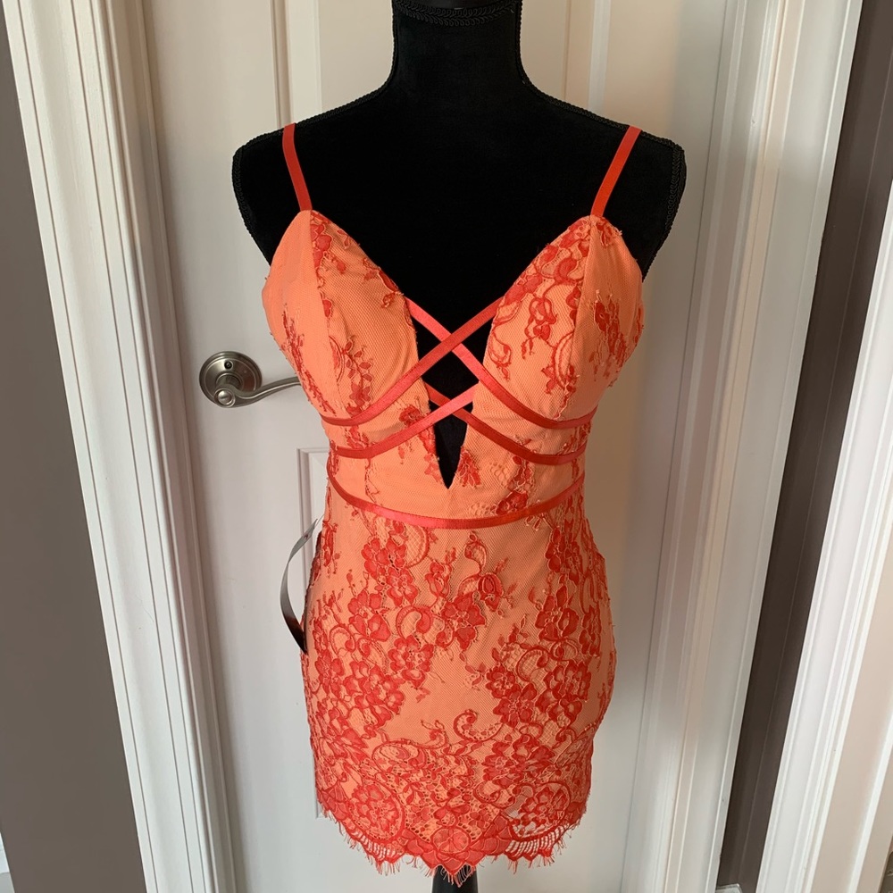 Bebe coral lace zipper back dress